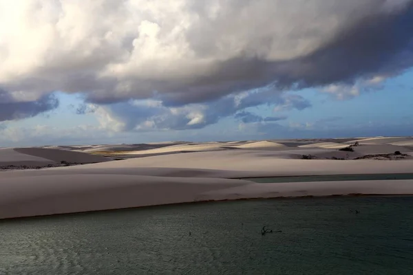 Όμορφο Τοπίο Τιρκουάζ Λιμνοθάλασσες Και Λευκά Αμμόλοφους Στο Εθνικό Πάρκο — Φωτογραφία Αρχείου