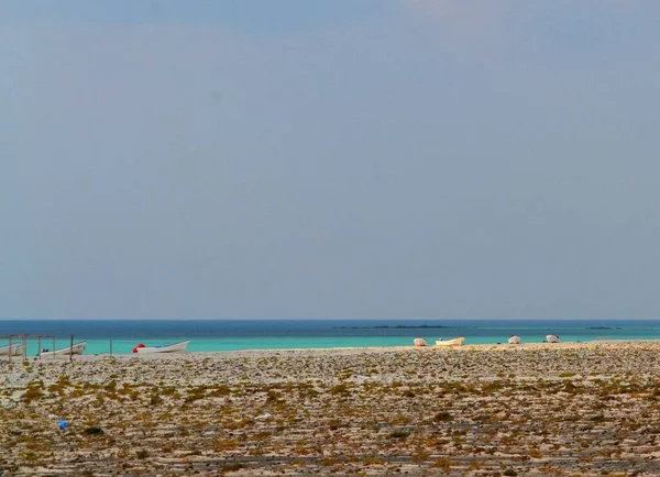 阿曼马西拉岛海滩上的快艇 — 图库照片