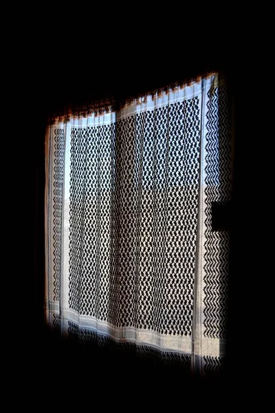 Fenêtre Couverte Une Écharpe Arabe — Photo