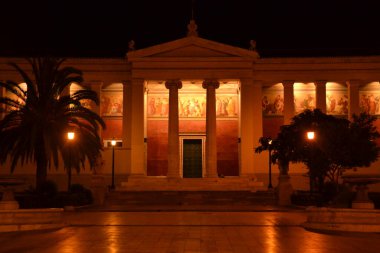 Atina ve Yunanistan 'da uzun kalın kolonlar