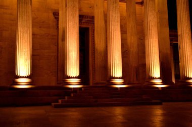 Atina ve Yunanistan 'da uzun kalın kolonlar