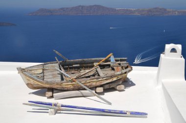 Oia, Santorini, Yunanistan 'da güzel beyaz ve mavi mimari