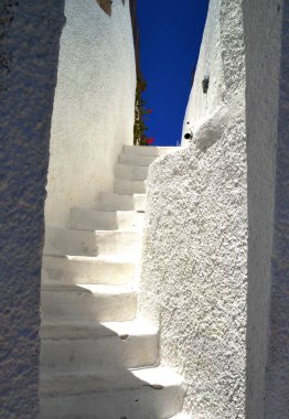 Oia, Santorini, Yunanistan 'da güzel beyaz ve mavi mimari