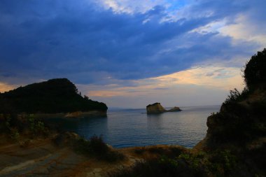Sidari, Korfu Adası, Yunanistan 'da manzara kayalık plajı