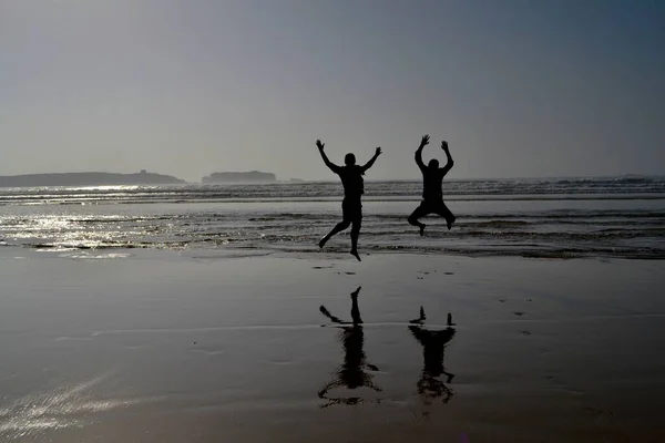 Joyeux Saut Sur Plage Maroc — Photo