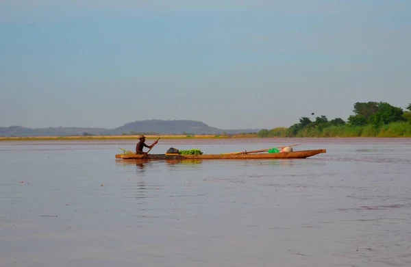 Canoa Tradizionale Legno Sul Fiume Manambolo Nel Parco Nazionale Tsingy — Foto Stock