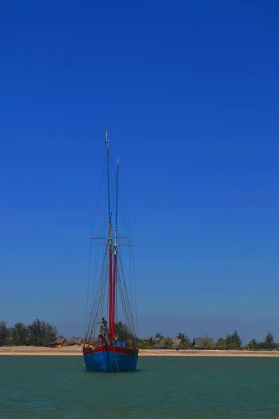 Παραδοσιακό Ξύλινο Σκάφος Στη Morondava Μαδαγασκάρη — Φωτογραφία Αρχείου