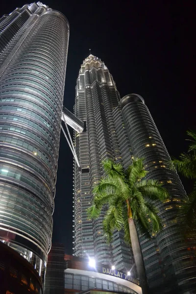 Tall Petronas Towers Kuala Lumpur — Stock Photo, Image