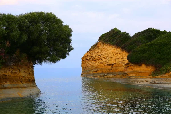 Sidari, Korfu Adası, Yunanistan 'da manzara kayalık plajı
