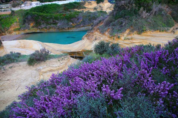 Sidari, Korfu Adası, Yunanistan 'da manzara kayalık plajı