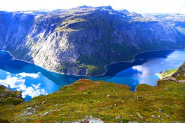 Norveç 'teki Trolltunga dağlarının güzel manzarası