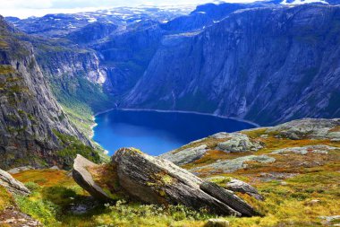 Norveç 'teki Trolltunga dağlarının güzel manzarası
