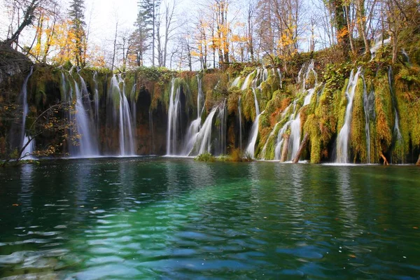 Красивые Зеленые Водопады Плитвицких Озерах Хорватия — стоковое фото