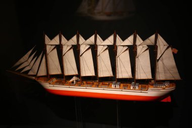 Güzel geleneksel minyatür gemi