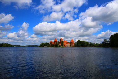 Litvanya 'daki Trakai Gölü' nün güzel manzarası