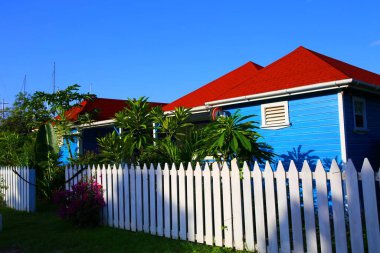 Güzel mavi kır evi, Antigua.