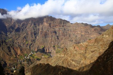 Santo Antao 'nun güzel yeşil dağlarının manzarası, Cape Verde