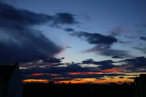 Драматическое Небо Закате Вормсе Германия — стоковое фото