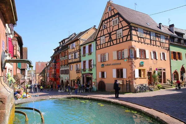 Traditionell Färgglada Staden Riquewihr Alsace Frankrike — Stockfoto