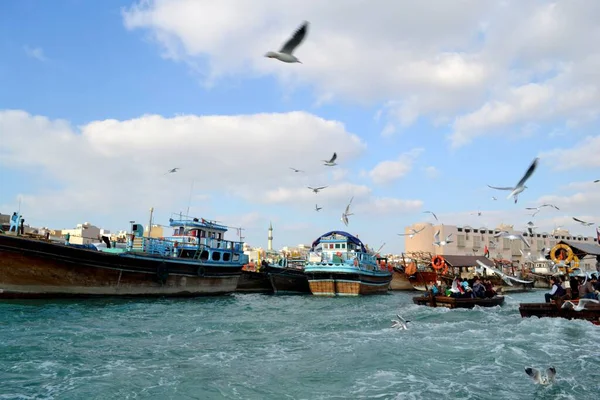 Tradycyjne Drewniane Łodzie Dubai Creek Zjednoczone Emiraty Arabskie — Zdjęcie stockowe