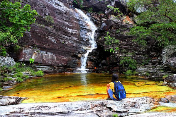 Красивый водопад в Abysmo, Сан-Хорхе, Chapada dos Veadeiros, Бразилия