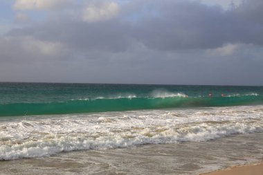 Sal Adası, Cape Verde 'de şeffaf turkuaz dalgalar