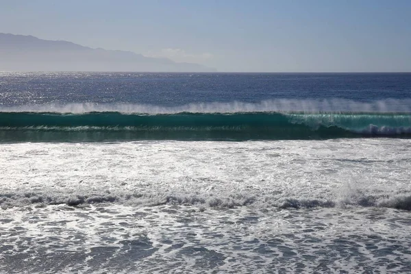 Зрелищные Волны Сан Фелипе Остров Фого Кабо Верде — стоковое фото