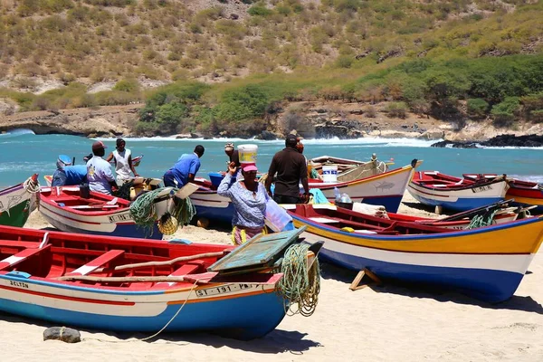 Πολύχρωμα Σκάφη Στο Tarrafal Ilha Santiago Πράσινο Ακρωτήριο — Φωτογραφία Αρχείου