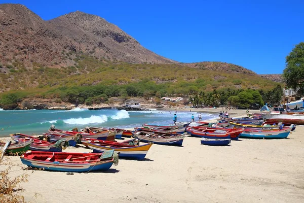 Tarrafal 'da renkli tekneler, Ilha de Santiago, Cape Verde
