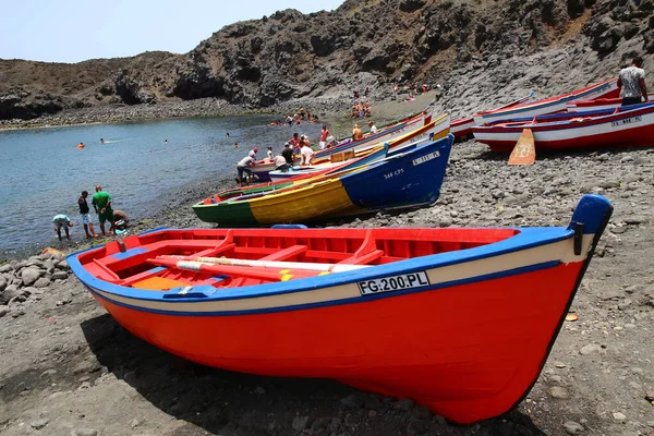 Πολύχρωμα Αλιευτικά Σκάφη Στο Salinas Sao Felipe Fogo Island Πράσινο — Φωτογραφία Αρχείου