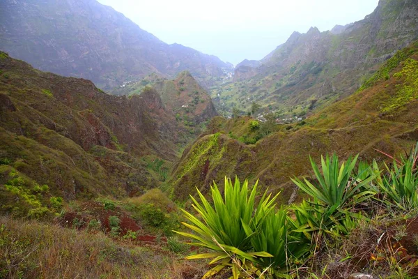 Santo Antao adasının güzel dağları, Cape Verde