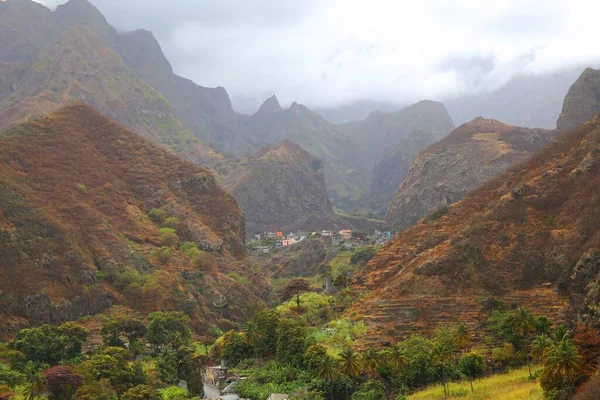 เขาท สวยงามของเกาะซานโต Antao เคปเว — ภาพถ่ายสต็อก