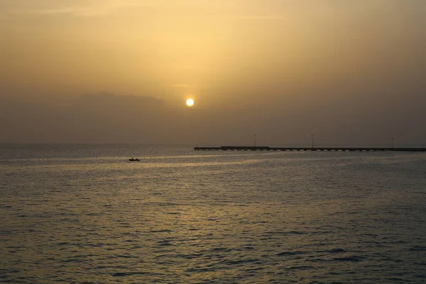 Belo Pôr Sol Sobre Longo Cais Deserto Mar Maio Cabo — Fotografia de Stock