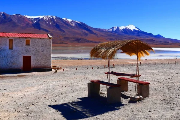 Hotel Rústico Junto Laguna Hedionda Desierto Boliviano —  Fotos de Stock