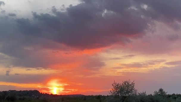 Υπέροχο Πορτοκαλί Ηλιοβασίλεμα Πάνω Από Τον Παρθένο Ποταμό Στην Αγνή — Αρχείο Βίντεο