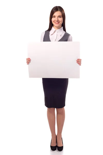 Jovem mulher sorridente com placard placa em branco, roupas rigorosas — Fotografia de Stock