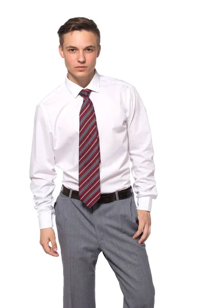 Beyaz gömlekli yakışıklı genç işadamı beyaz üzerine izole