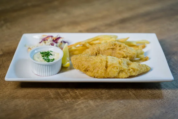 British Traditional Fish Chips Tartaarsaus Geserveerd Met Koolsla — Stockfoto