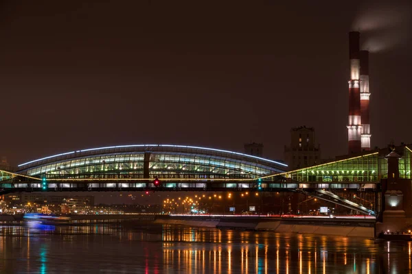 Eine Wunderschöne Brücke Die Von Einer Vielzahl Von Illuminationen Vor — Stockfoto