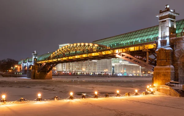 Eine Wunderschöne Brücke Die Von Einer Vielzahl Von Illuminationen Vor — Stockfoto