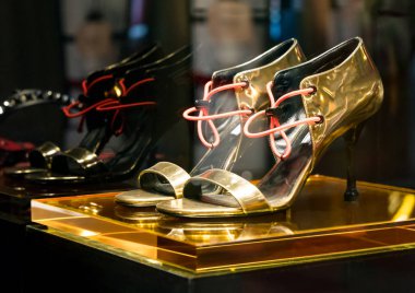 Manken kafası güzel gözlerini bağla