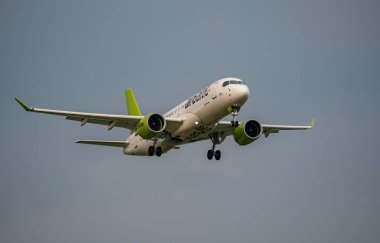 Rusya. Moskova. Sheremetyevo havaalanı. İlkbahar 2019. Havaalanına iniş yapılan uçakların vurulması.
