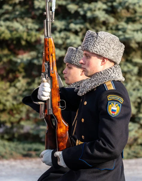 ロシア モスクワ クレムリン 2019年春 未知の兵士に記念碑で名誉のガードを変更する式典 — ストック写真