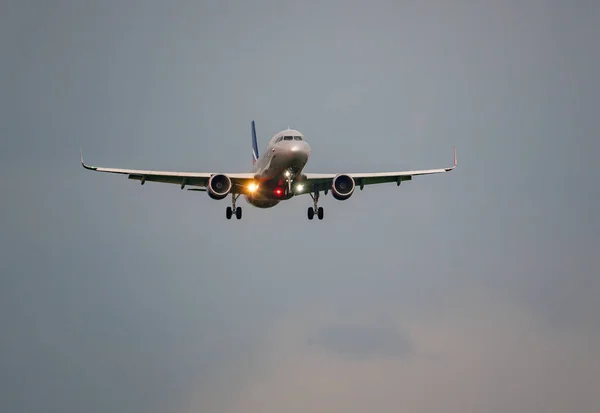 Russia Moscow Sheremetyevo Airport Spring 2019 Shooting Aircraft Landing Airport — Stock Photo, Image