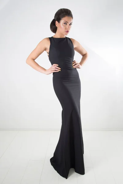 Fashion Photo Pretty Woman Black Dress Posing Hands Hips Looking — Stock Photo, Image