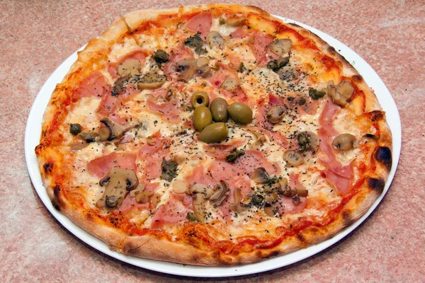 Deliciosa Pizza Placa Perto Imagens Royalty-Free