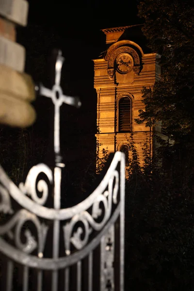 Mittelalterlicher Glockenturm Mit Uhr Der Nacht Selektiver Fokus Stockbild