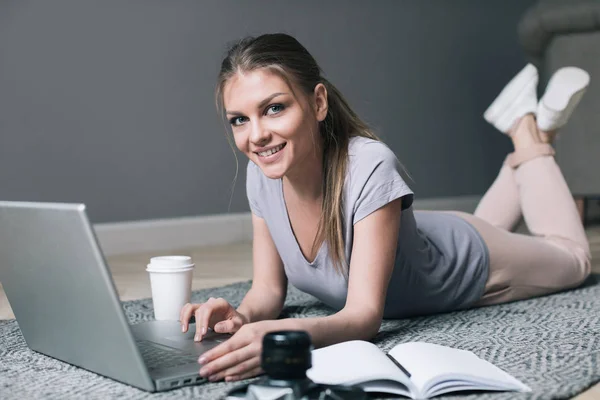 Positive Girl Laptop Surfing Internet Dreams Floor Woman Dreamer — Stock Photo, Image