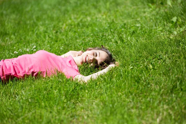 Beautiful Happy Woman Green Grass Relaxation Outdoors — Stock Photo, Image