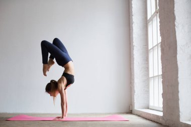 güzel sportif yogi kız uygulamaları yoga asana.